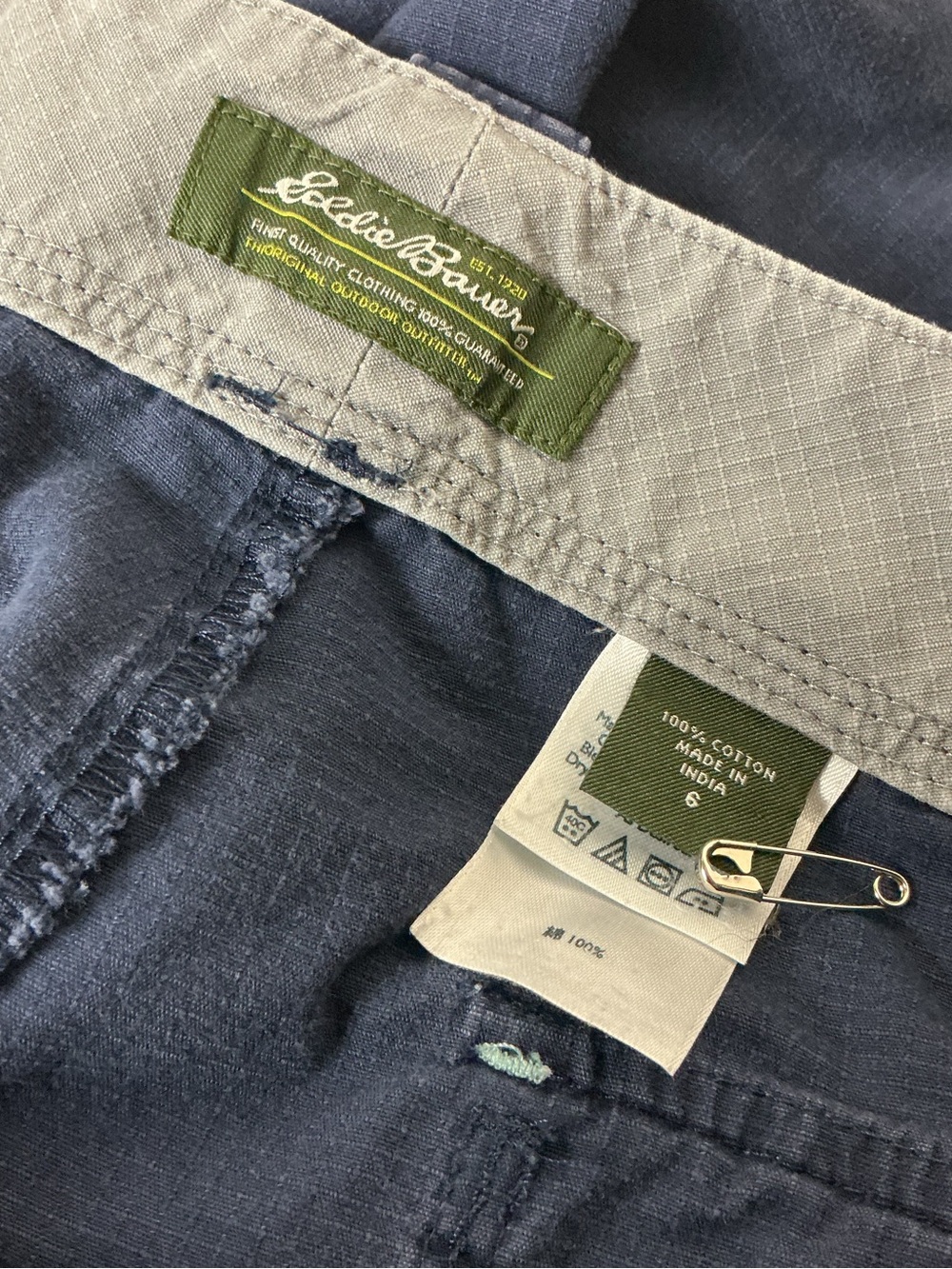 Eddie Bauer Navy Blue Cargo Shorts Women’s Size 6 - Picture 3 of 3